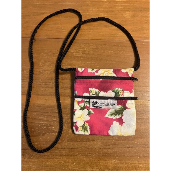 Local Design Made in Hawaii Hawiian Floral Flower Fabric Crossbody Strap Bag - Picture 1 of 3